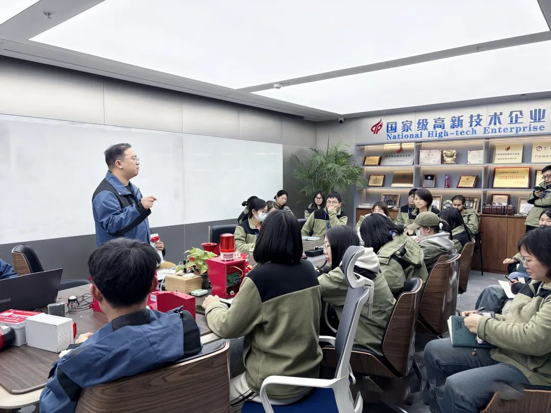 讲座.jpg
